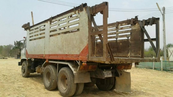 ขายรถ10ล้อ ดั้ม2เพลา FM17 เครื่อง185แรง พ.เพาเวอร์ เบรกทิฟฟี่ ยางดี มีโรบา เอกสารพร้อมโอน สนใจโทร 090-8588220คุณนะ 093-3258446คุณบิว หรือเข้าดูสินค้าอื่นๆได้ที่ www.truck.in.th/498 หรือเพจFacebook ณรงค์ ซื้อขายรถมือสอง (เว็บไซต์ส่วนตัว) หรือFacebook คุณนะ