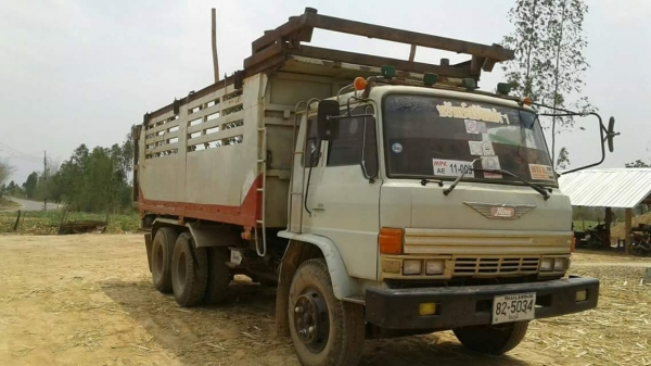 ขายรถ10ล้อ ดั้ม2เพลา FM17 เครื่อง185แรง พ.เพาเวอร์ เบรกทิฟฟี่ ยางดี มีโรบา เอกสารพร้อมโอน สนใจโทร 090-8588220คุณนะ 093-3258446คุณบิว หรือเข้าดูสินค้าอื่นๆได้ที่ www.truck.in.th/498 หรือเพจFacebook ณรงค์ ซื้อขายรถมือสอง (เว็บไซต์ส่วนตัว) หรือFacebook คุณนะ