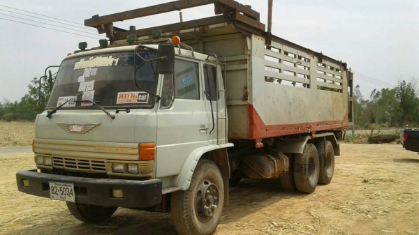 ขายรถ10ล้อ ดั้ม2เพลา FM17 เครื่อง185แรง พ.เพาเวอร์ เบรกทิฟฟี่ ยางดี มีโรบา เอกสารพร้อมโอน สนใจโทร 090-8588220คุณนะ 093-3258446คุณบิว หรือเข้าดูสินค้าอื่นๆได้ที่ www.truck.in.th/498 หรือเพจFacebook ณรงค์ ซื้อขายรถมือสอง (เว็บไซต์ส่วนตัว) หรือFacebook คุณนะ