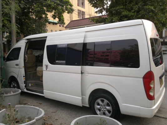 รถตู้นั่งจอยลอง