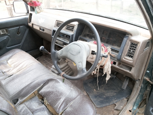 รถนิสสัน ปี 31 เครื่องดี ยางดี สีสวย พร้อมชุดโอน รถนิสสัน ปี 31 เครื่องดี ยางดี สีสวย พร้อมชุดโอน