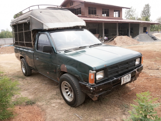 รถนิสสัน ปี 31 เครื่องดี ยางดี สีสวย พร้อมชุดโอน