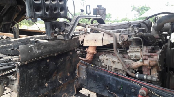 ขายสิบล้อดั้ม Heno 227 เครื่อง 240 เกียร์ฟุนเลอร์ เอกสานพร้อมโอน แอร์เย็น มีระบบรากลูก รถซื่อเจ้า ของเอง โทร 0805771468