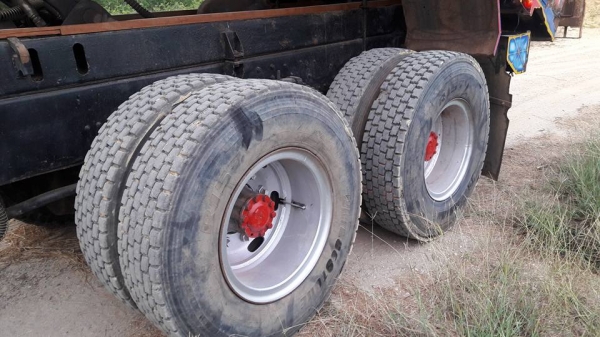 ขายสิบล้อดั้ม Heno 227 เครื่อง 240 เกียร์ฟุนเลอร์ เอกสานพร้อมโอน แอร์เย็น มีระบบรากลูก รถซื่อเจ้า ของเอง โทร 0805771468