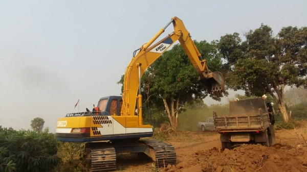 ขายรถขุดแบคโค KOBELCO SK200-3 มาร์คที ไฟฟ้าเต็ม แอร์เย็น เอกสารใบอินวอร์ย สนใจโทร 090-8588220คุณนะ 093-3258446คุณบิว หรือเข้าดูสินค้าอื่นๆได้ที่ www.truck.in.th/498 หรือเพจFacebook ณรงค์ ซื้อขายรถมือสอง (เว็บไซต์ส่วนตัว) หรือFacebook คุณนะ รถบรรทุก