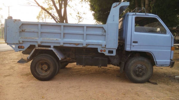 ดัมท์ เครื่อง  4HJ 1   175  แรง  รถสวยๆ  สภาพพร้อมลุย  ราคา 450,000  บาท