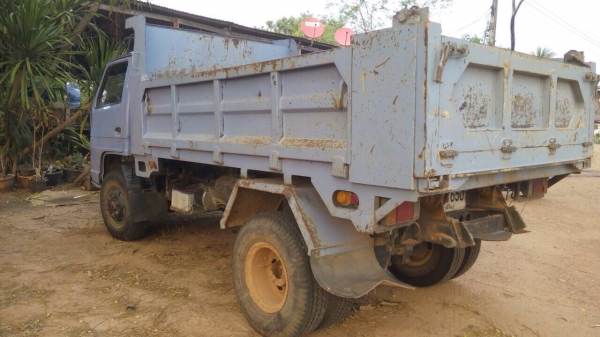 ดัมท์ เครื่อง  4HJ 1   175  แรง  รถสวยๆ  สภาพพร้อมลุย  ราคา 450,000  บาท