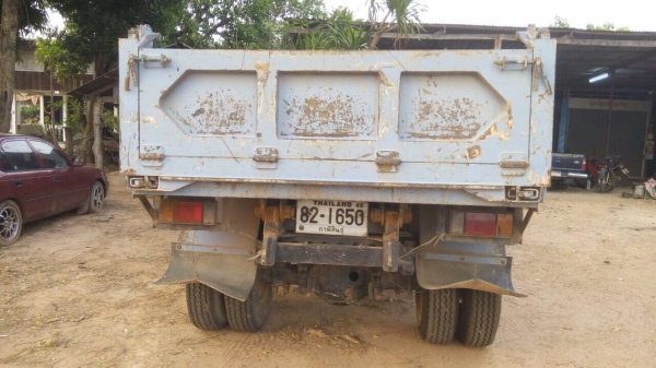 ดัมท์ เครื่อง  4HJ 1   175  แรง  รถสวยๆ  สภาพพร้อมลุย  ราคา 450,000  บาท