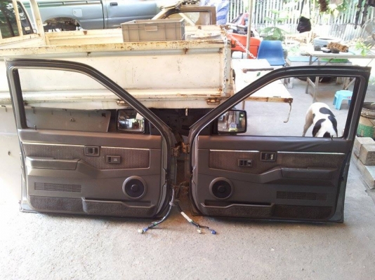 ประตู NISSAN TERRANO 1  รุ่นสามประตู