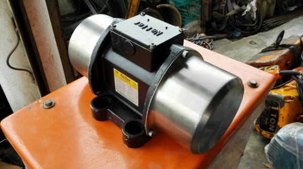 ==== Sold ==== มอเตอร์ สั่น-เขย่า NETTER Made in Germany ขนาด 1/3 HP ไฟ 380V สภาพเทพคัดมาด้วยใจ สีเดิมกริ้บๆไม่มีบิ้วมาเทสก่อนได้!!