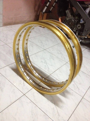 ขายล้อ2สี comแท้ ขนาด1.40 หน้า หลัง 1คู่ สภาพดีไม่ขดไม่ดุ้งไม่บาน ราคา900บาท โทร0924462525โส กทม ขายล้อ2สี comแท้ ขนาด1.40 หน้า หลัง 1คู่ สภาพดีไม่ขดไม่ดุ้งไม่บาน ราคา900บาท โทร0924462525โส กทม