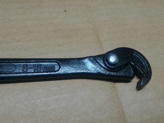 ประแจเอนกประสงค์ยี่ห้อ SELF เหล็ก Canbon Steel ใช้ได้กับงานทุกลักษณะ หมุนหัวน๊อต ท่อกลมๆ