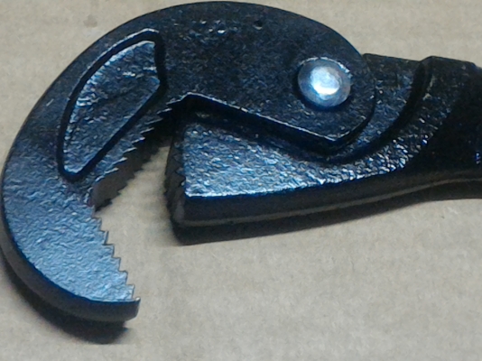 ประแจเอนกประสงค์ยี่ห้อ SELF เหล็ก Canbon Steel ใช้ได้กับงานทุกลักษณะ หมุนหัวน๊อต ท่อกลมๆ