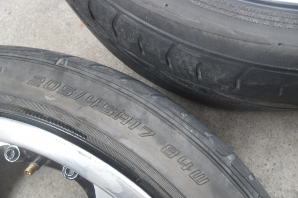 ล้อแม็ก17นิ้ว4รู100 พร้อมยาง สวยๆ 4 ล้อ ราคา 6800 บาท