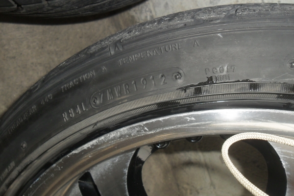 ล้อแม็ก17นิ้ว4รู100 พร้อมยาง สวยๆ 4 ล้อ ราคา 6800 บาท