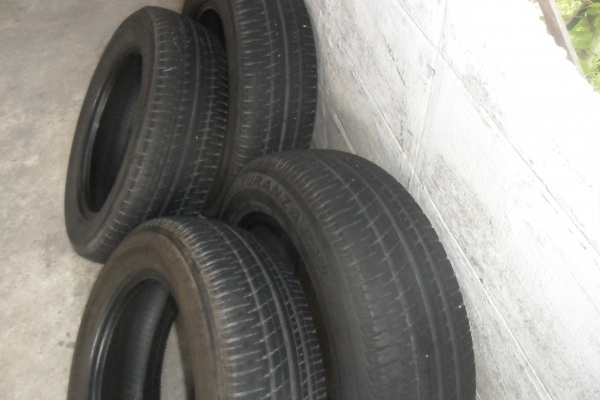 ยาง บริสโตน 175/65R15ปี13 สวยๆ 4 เส้น ราคา 1700 บาท