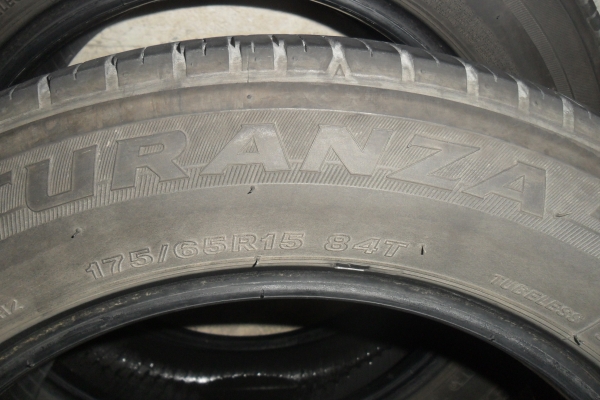 ยาง บริสโตน 175/65R15ปี13 สวยๆ 4 เส้น ราคา 1700 บาท