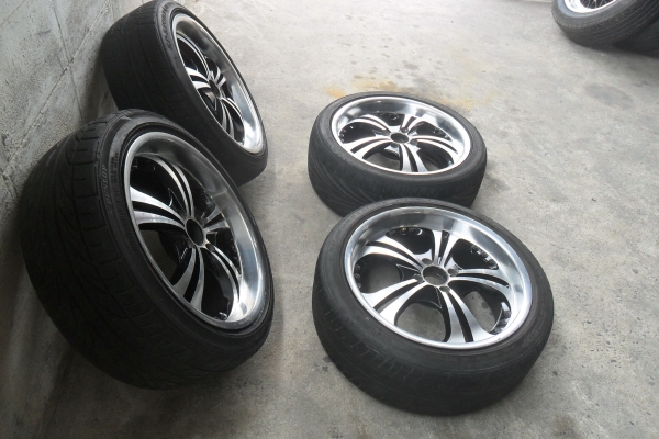 ล้อแม็ก17นิ้ว4รู100 พร้อมยาง สวยๆ 4 ล้อ ราคา 6800 บาท