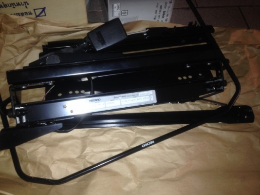 RECARO SR7 เเท้เเดงสดๆสภาพสวยเหมือนใหม่ไม่ขาดไม่ยุบพร้องรางเเท้เก่าญีปุ่น