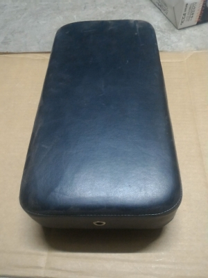 อุปกรณ์ซ้อมมวย ใช้ป้องสวมเป็นคู่ซ้อมไว้ล่อเป้า เป็นหนังสีดำ  มีอันเดียว