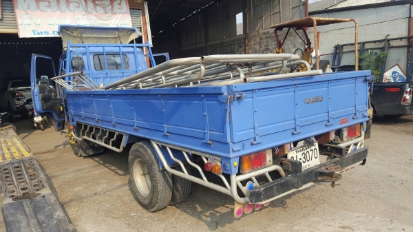 6ล้ออีซุNKR เครือง130 เทอร์โบ พวงมาลัยเพาเวอ พร้อมคอกเหล็ก ทะเบียนเอกสารครบ ราคาต่อลอง