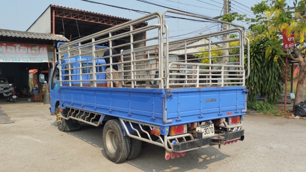 6ล้ออีซุNKR เครือง130 เทอร์โบ พวงมาลัยเพาเวอ พร้อมคอกเหล็ก ทะเบียนเอกสารครบ ราคาต่อลอง