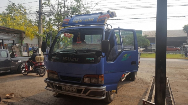 6ล้ออีซุNKR เครือง130 เทอร์โบ พวงมาลัยเพาเวอ พร้อมคอกเหล็ก ทะเบียนเอกสารครบ ราคาต่อลอง