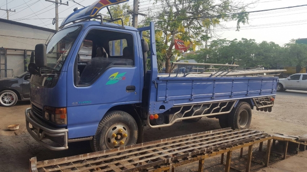 6ล้ออีซุNKR เครือง130 เทอร์โบ พวงมาลัยเพาเวอ พร้อมคอกเหล็ก ทะเบียนเอกสารครบ ราคาต่อลอง