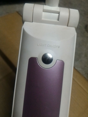 โครมไฟขาสามท่อนแบบยึดติดขอบโต๊ะ จากญี่ปุ่น ระบบสัมผัส เปิด-ปิด รูปทรงสวยงาม