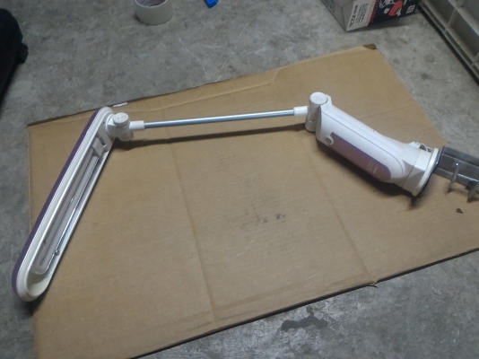 โครมไฟขาสามท่อนแบบยึดติดขอบโต๊ะ จากญี่ปุ่น ระบบสัมผัส เปิด-ปิด รูปทรงสวยงาม