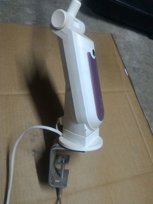 โครมไฟขาสามท่อนแบบยึดติดขอบโต๊ะ จากญี่ปุ่น ระบบสัมผัส เปิด-ปิด รูปทรงสวยงาม