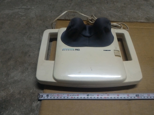 เครื่องนวด MASSEUR  PRO ทำงานเหมือนนิ้วมือคนบีบคล้าย นวดแขน ขา และลำตัวได้  ใช้ไฟ 100 V. กำลังไฟแค่ 11 W.  ทำงานได้เงียบมากๆ