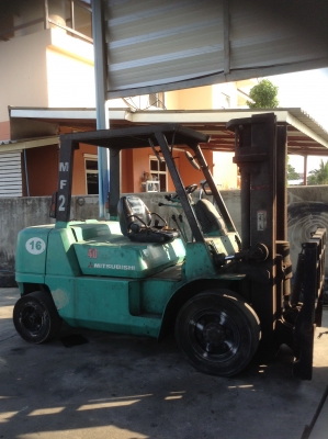 +++ ขายโฟล์คลิฟท์  MITSUBISHI  FD40  ขนาด  4  ตัน  เครื่องยนต์ดีเซล  เสา  3  เมตร  ฮิ้งค์โฟล์ค  เกียร์ธรรมดา  งา 1,220  มม.  ยางตัน