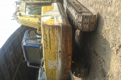 ขอบคุณเสี่ยใหญ่จากนครปฐมครับมาไม่ต่อซักคำขายkobelco sk100 mark 3 เก่านอกมาอยู่เมืองไทยได้ 2 ปี ปั้มดีไม่โหลด  เอวแน่นหนึบไม่มีโยกไม่มีคอน เครื่องดี พร้อมลุยทุกพื้นที่