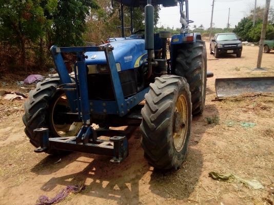 ขายรถไถ  newholland TT75 ราคาต่อรองได้คับ