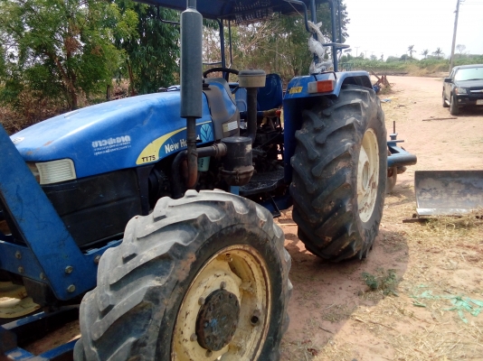 ขายรถไถ  newholland TT75 ราคาต่อรองได้คับ