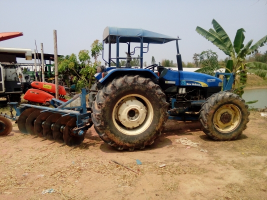 ขายรถไถ  newholland TT75 ราคาต่อรองได้คับ