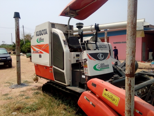 ขายรถเกี่ยวข้าว คูโบต้า DC 70G