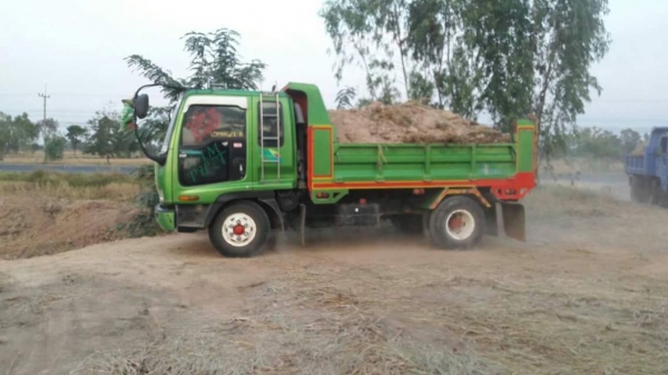 ขายรถดั้ม เดก้า195แรง พ.เพาเวอร์ เบรกทิฟฟี่ ยาง825ขอบ16 ภายในสวย แอร์เย็น รถสวยพร้อมใช้งาน เอกสารพร้อมโอน สนใจโทร 090-8588220คุณนะ 093-3258446คุณบิว หรือเข้าดูสินค้าอื่นๆได้ที่ www.truck.in.th/498 หรือเพจFacebook ณรงค์ ซื้อขายรถมือสอง (เว็บไซต์ส่วนตัว) หร