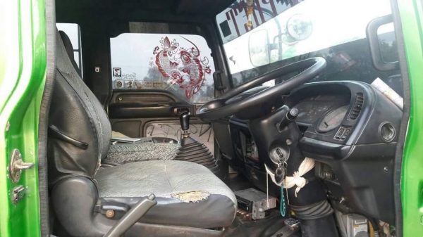 ขายรถดั้ม เดก้า195แรง พ.เพาเวอร์ เบรกทิฟฟี่ ยาง825ขอบ16 ภายในสวย แอร์เย็น รถสวยพร้อมใช้งาน เอกสารพร้อมโอน สนใจโทร 090-8588220คุณนะ 093-3258446คุณบิว หรือเข้าดูสินค้าอื่นๆได้ที่ www.truck.in.th/498 หรือเพจFacebook ณรงค์ ซื้อขายรถมือสอง (เว็บไซต์ส่วนตัว) หร