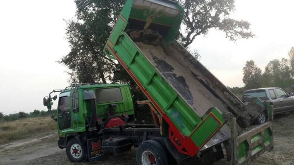 ขายรถดั้ม เดก้า195แรง พ.เพาเวอร์ เบรกทิฟฟี่ ยาง825ขอบ16 ภายในสวย แอร์เย็น รถสวยพร้อมใช้งาน เอกสารพร้อมโอน สนใจโทร 090-8588220คุณนะ 093-3258446คุณบิว หรือเข้าดูสินค้าอื่นๆได้ที่ www.truck.in.th/498 หรือเพจFacebook ณรงค์ ซื้อขายรถมือสอง (เว็บไซต์ส่วนตัว) หร