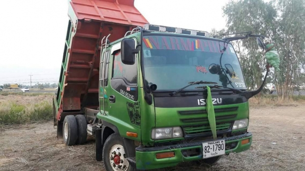 ขายรถดั้ม เดก้า195แรง พ.เพาเวอร์ เบรกทิฟฟี่ ยาง825ขอบ16 ภายในสวย แอร์เย็น รถสวยพร้อมใช้งาน เอกสารพร้อมโอน สนใจโทร 090-8588220คุณนะ 093-3258446คุณบิว หรือเข้าดูสินค้าอื่นๆได้ที่ www.truck.in.th/498 หรือเพจFacebook ณรงค์ ซื้อขายรถมือสอง (เว็บไซต์ส่วนตัว) หร