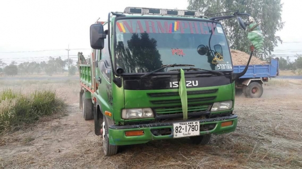 ขายรถดั้ม เดก้า195แรง พ.เพาเวอร์ เบรกทิฟฟี่ ยาง825ขอบ16 ภายในสวย แอร์เย็น รถสวยพร้อมใช้งาน เอกสารพร้อมโอน สนใจโทร 090-8588220คุณนะ 093-3258446คุณบิว หรือเข้าดูสินค้าอื่นๆได้ที่ www.truck.in.th/498 หรือเพจFacebook ณรงค์ ซื้อขายรถมือสอง (เว็บไซต์ส่วนตัว) หร