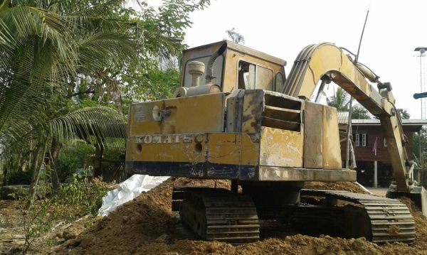 ขายด่วน ยกคู่ครับ Komatsu Pc60-2 รถหกล้อ อีสูสุ 110 แรง ขายด่วน ยกคู่ครับ Komatsu Pc60-2 รถหกล้อ อีสูสุ 110 แรง