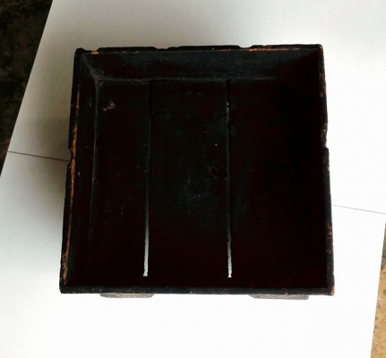 พานหมากโบราณ ลงรักดำเก่า แกะลายพื้นบ้านเดิมๆ งานทำมือมีชิ้นเดียวในโลก