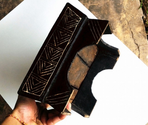 พานหมากโบราณ ลงรักดำเก่า แกะลายพื้นบ้านเดิมๆ งานทำมือมีชิ้นเดียวในโลก