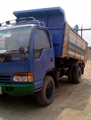 หกล้อ อีซูซุ NPR130ดั้ม 5คิวกะบะมีเนียม สภาพดีสวยพร้อมใช้ ทะเบียนพร้อมโอน