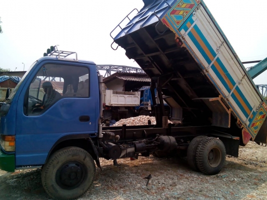 หกล้อ อีซูซุ NPR130ดั้ม 5คิวกะบะมีเนียม สภาพดีสวยพร้อมใช้ ทะเบียนพร้อมโอน