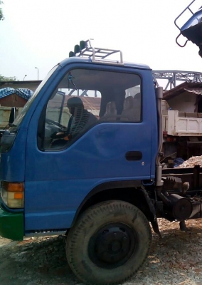 หกล้อ อีซูซุ NPR130ดั้ม 5คิวกะบะมีเนียม สภาพดีสวยพร้อมใช้ ทะเบียนพร้อมโอน