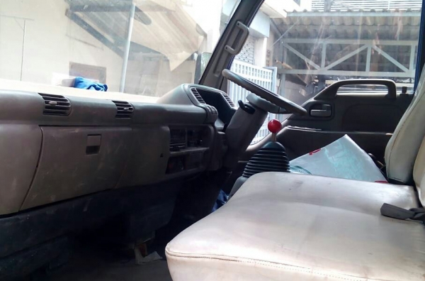 หกล้อ อีซูซุ NPR130ดั้ม 5คิวกะบะมีเนียม สภาพดีสวยพร้อมใช้ ทะเบียนพร้อมโอน